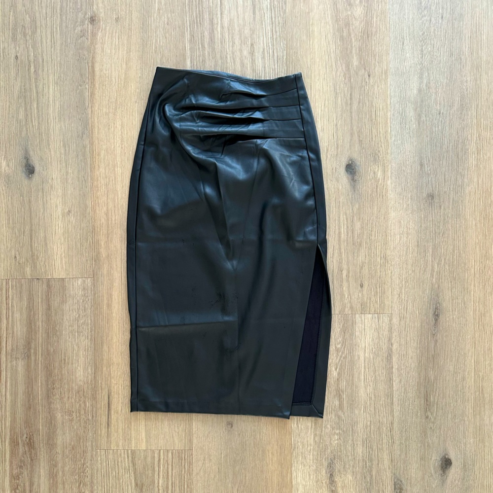 ASTR The Label Black Pleather Skirt Side Slit Size Small